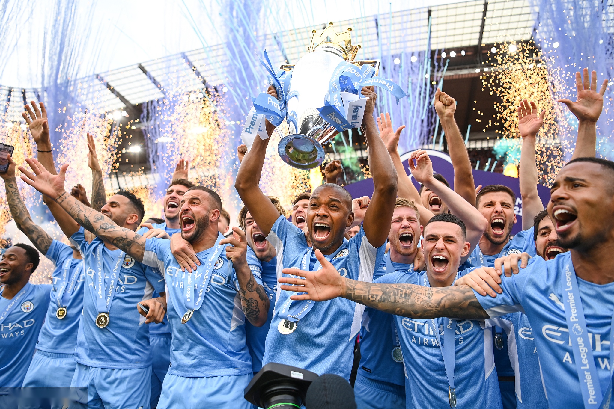 表现尤为亮 表现尤为亮